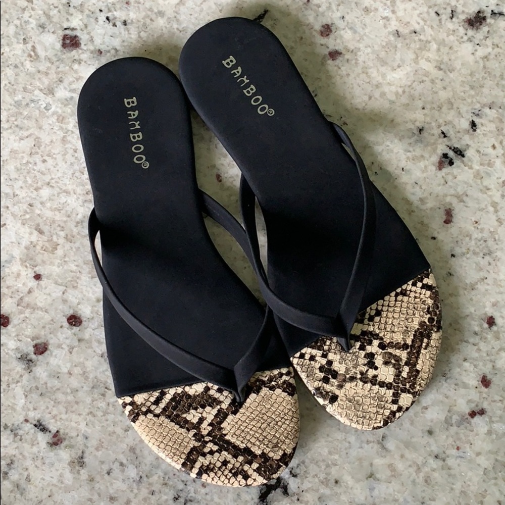 NWT Black Sandals